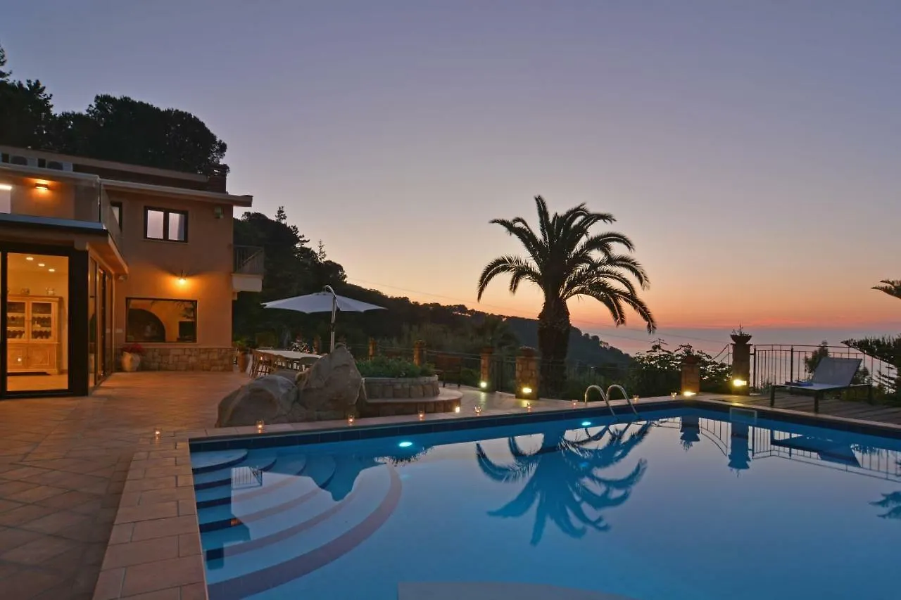 Villa Provenza チェファル