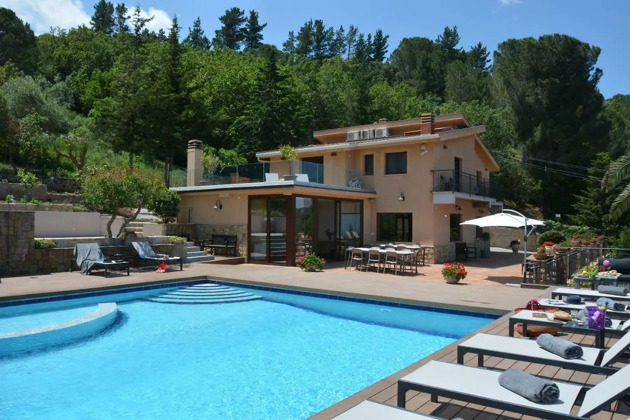 Villa Provenza チェファル